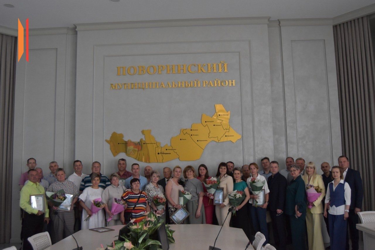 26 мая в администрации Поворинского муниципального района  прошло торжественное мероприятие, приуроченное ко «Дню Российского предпринимательства»..